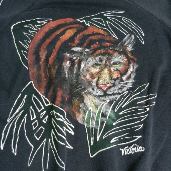 VINTAGE Hand Painted Crewneck Sweater Women's Large Oversized Tiger - Picture 2 of 10